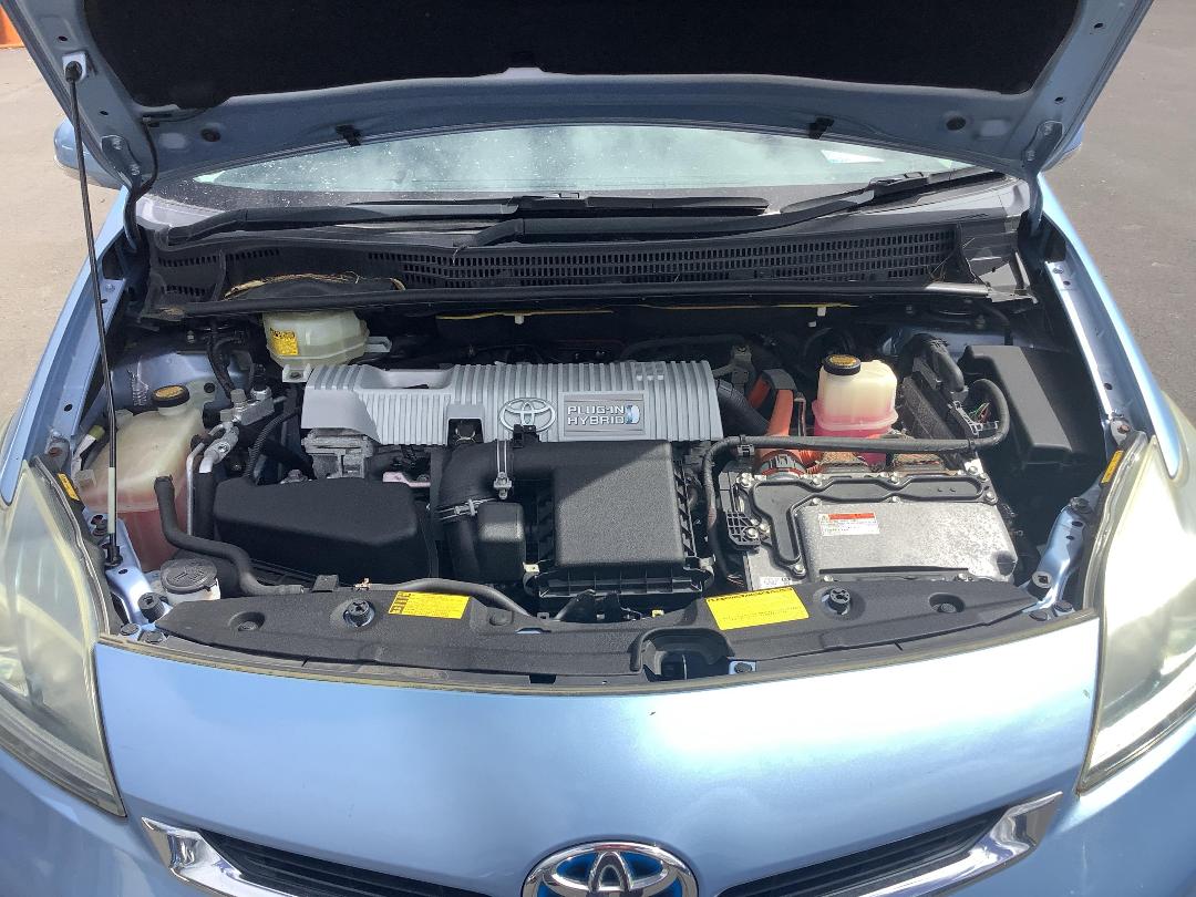 Photo '2' of Toyota Prius Phev