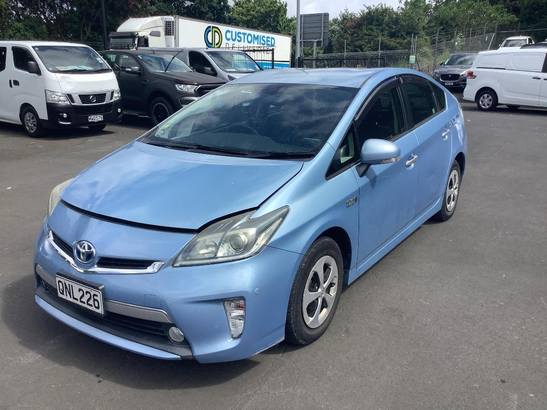 Photo '3' of Toyota Prius Phev