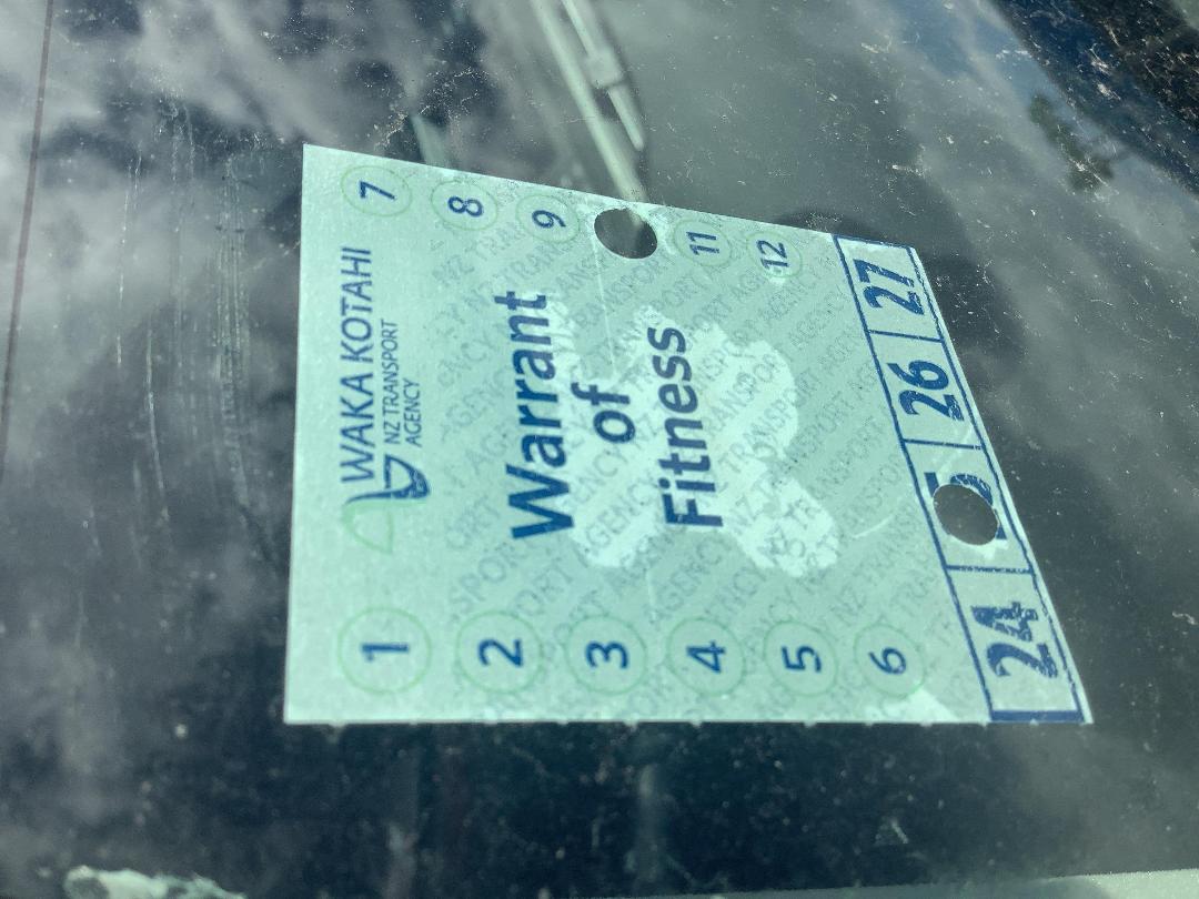 Photo '10' of Toyota Prius Phev