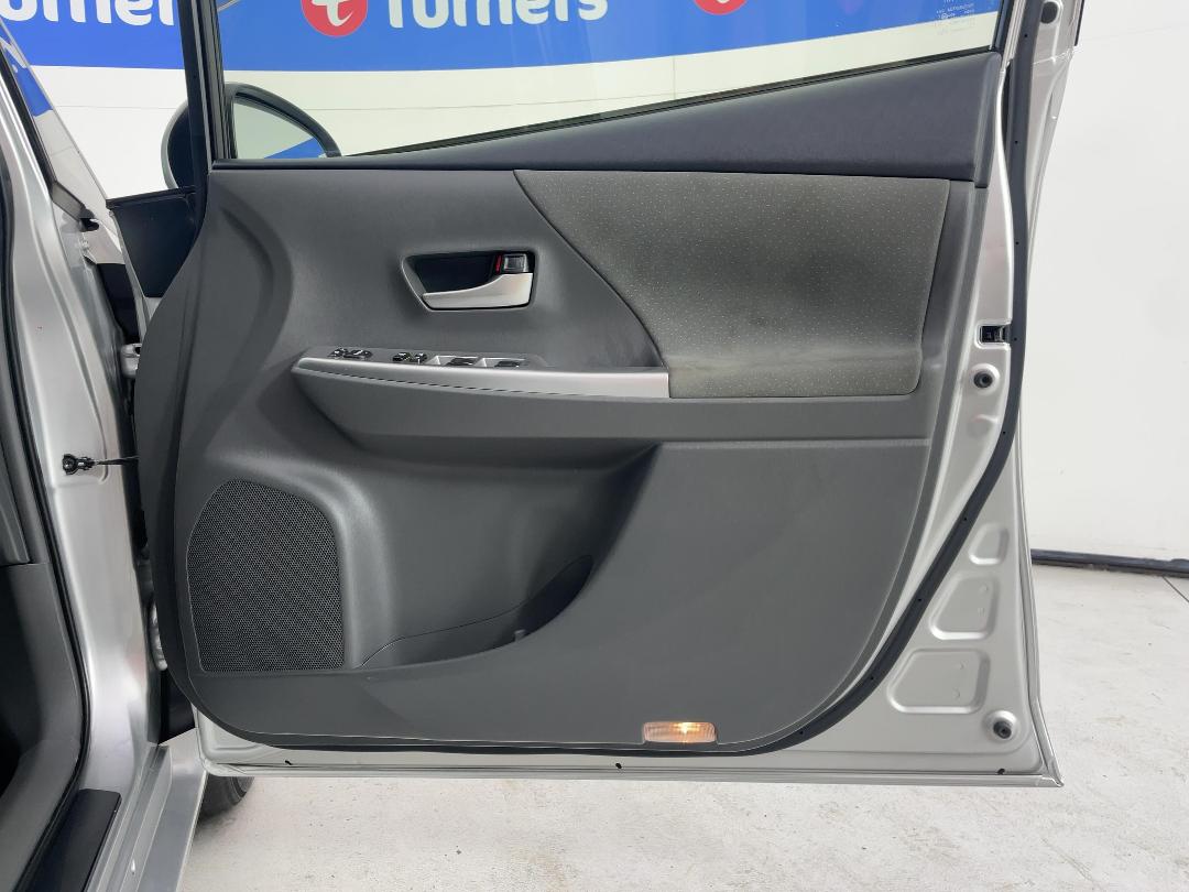 Photo '15' of Toyota Prius