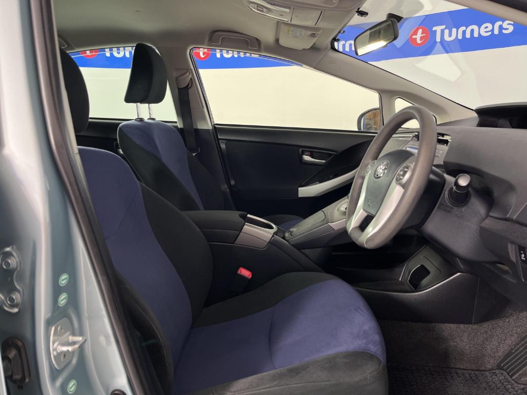 Photo '16' of Toyota Prius Photo '16' of Toyota Prius