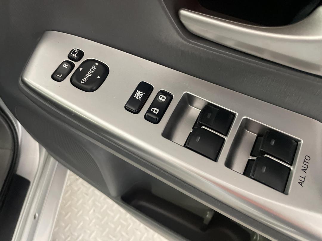 Photo '24' of Toyota Prius Photo '24' of Toyota Prius