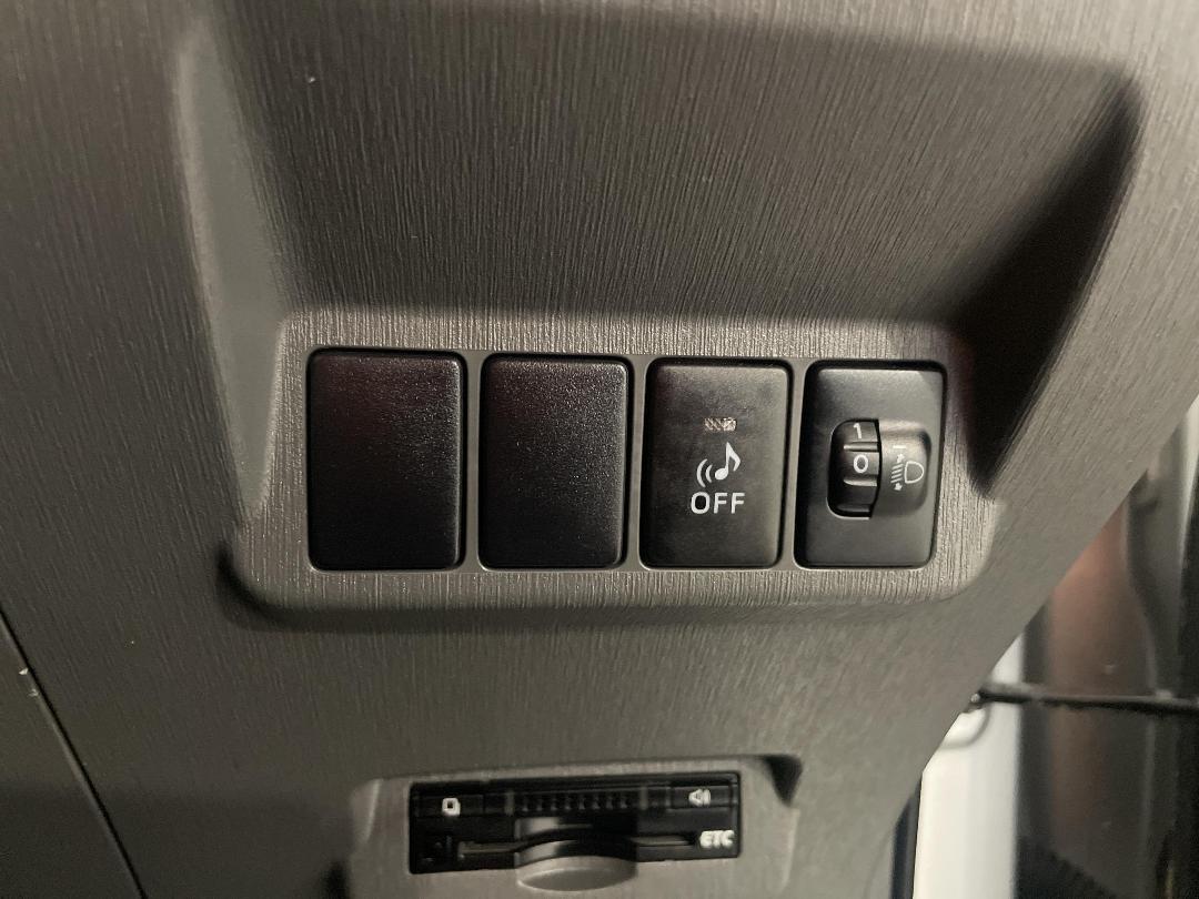 Photo '25' of Toyota Prius Photo '25' of Toyota Prius