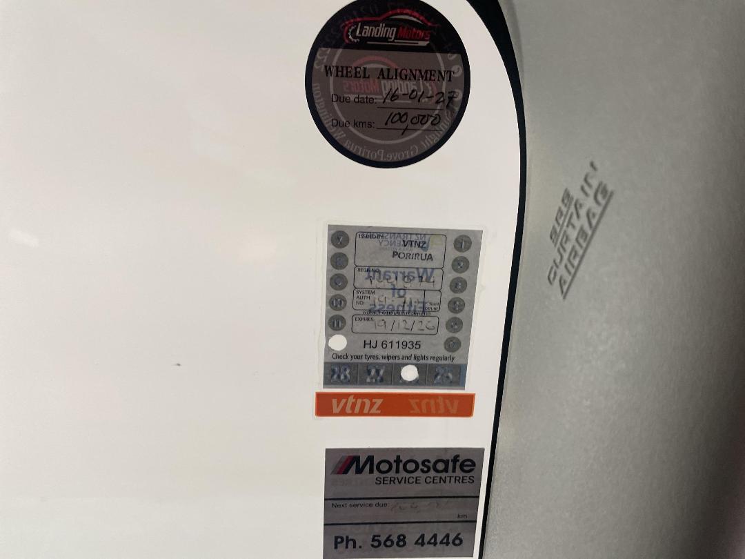 Photo '34' of Toyota Prius Photo '34' of Toyota Prius