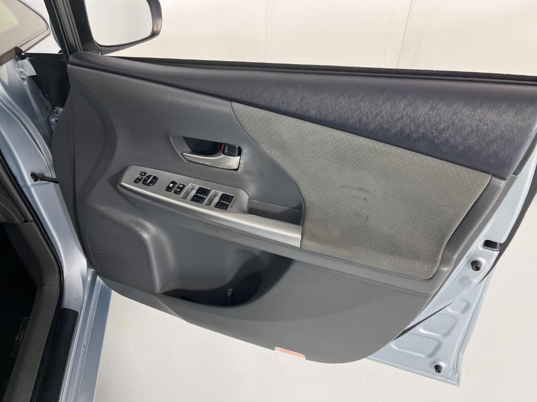 Photo '15' of Toyota Prius