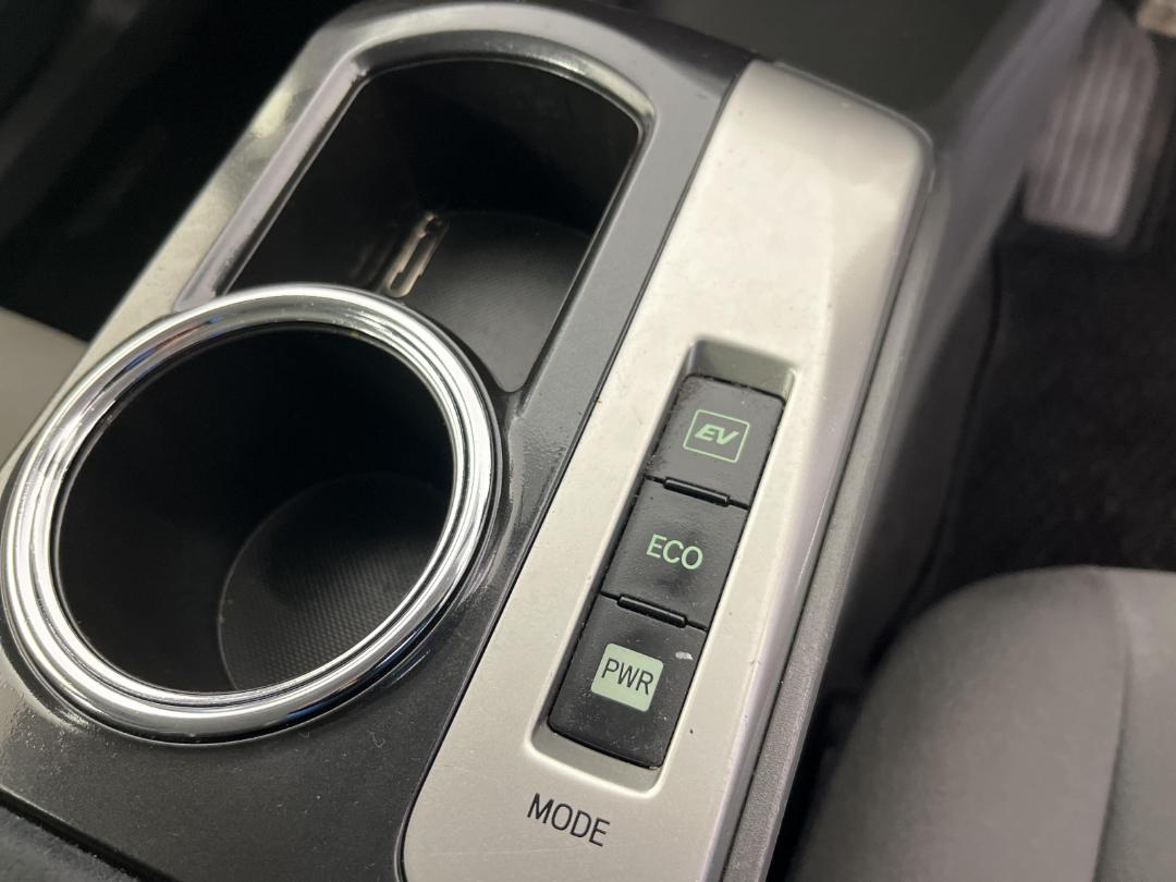 Photo '24' of Toyota Prius