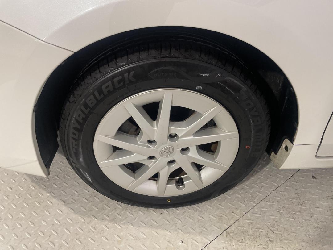 Photo '10' of Toyota Prius