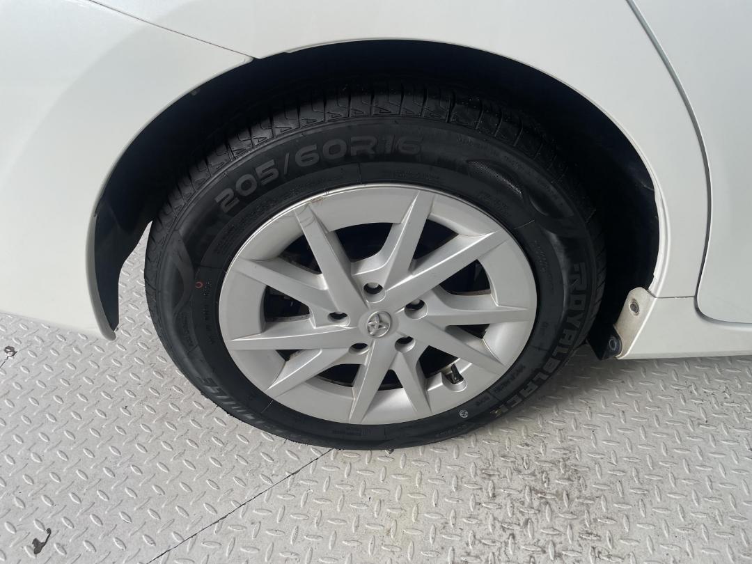 Photo '12' of Toyota Prius