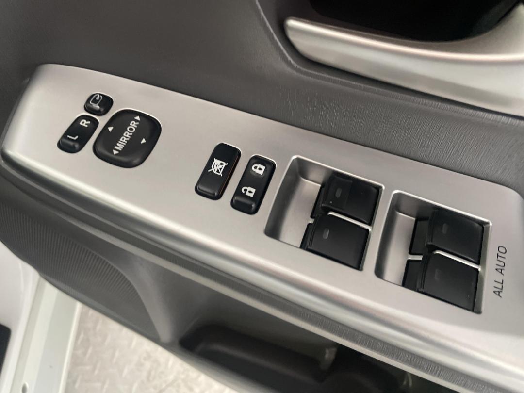 Photo '24' of Toyota Prius