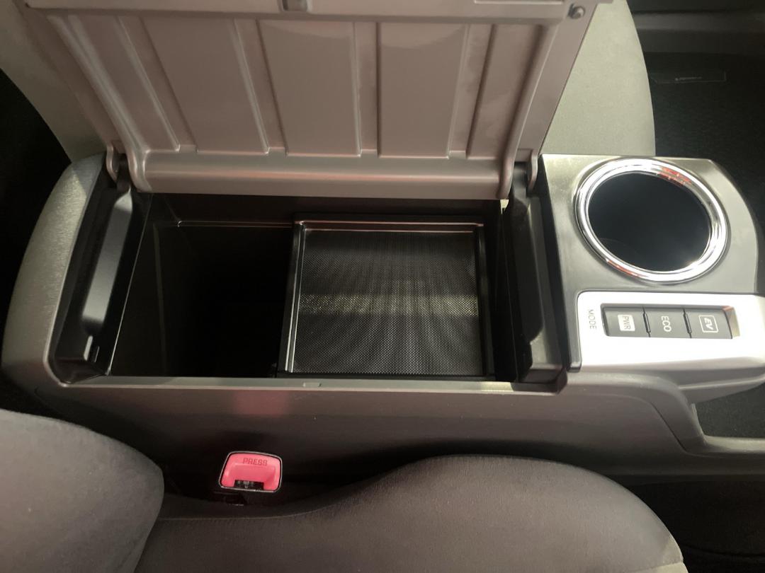 Photo '33' of Toyota Prius