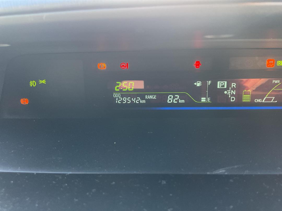 Photo '15' of Toyota Prius Alpha Photo '15' of Toyota Prius Alpha