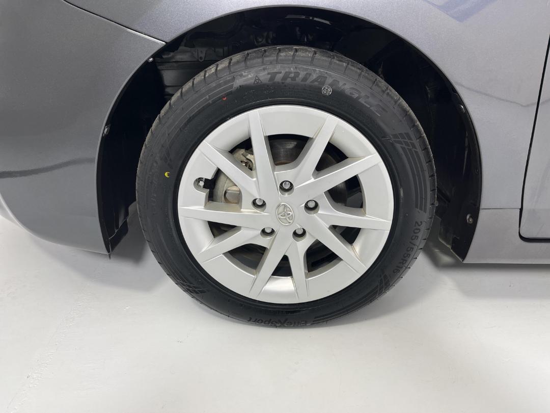 Photo '10' of Toyota Prius