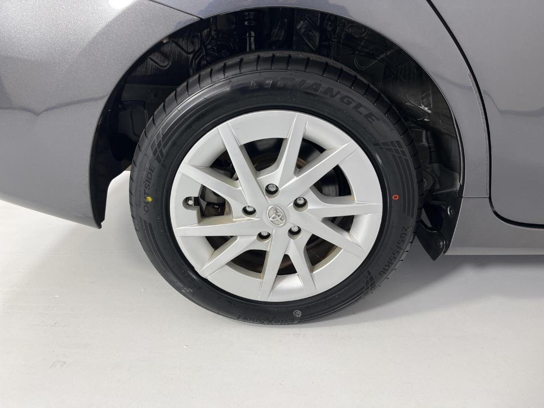 Photo '12' of Toyota Prius