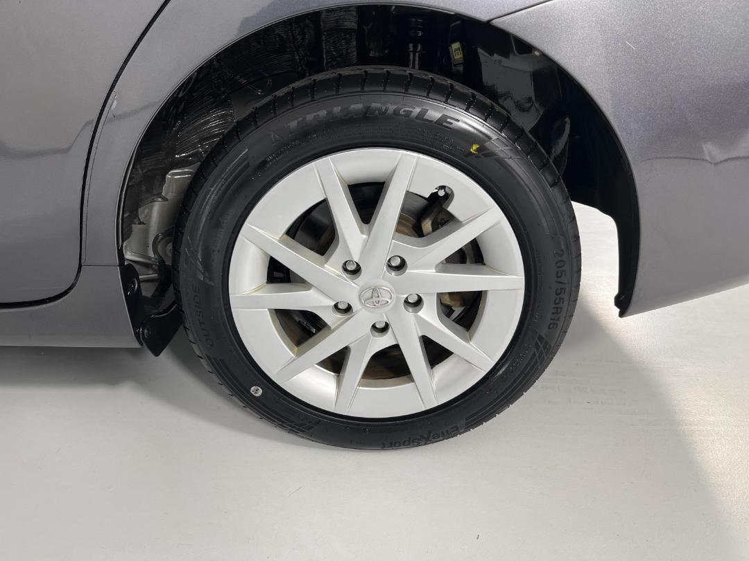 Photo '11' of Toyota Prius