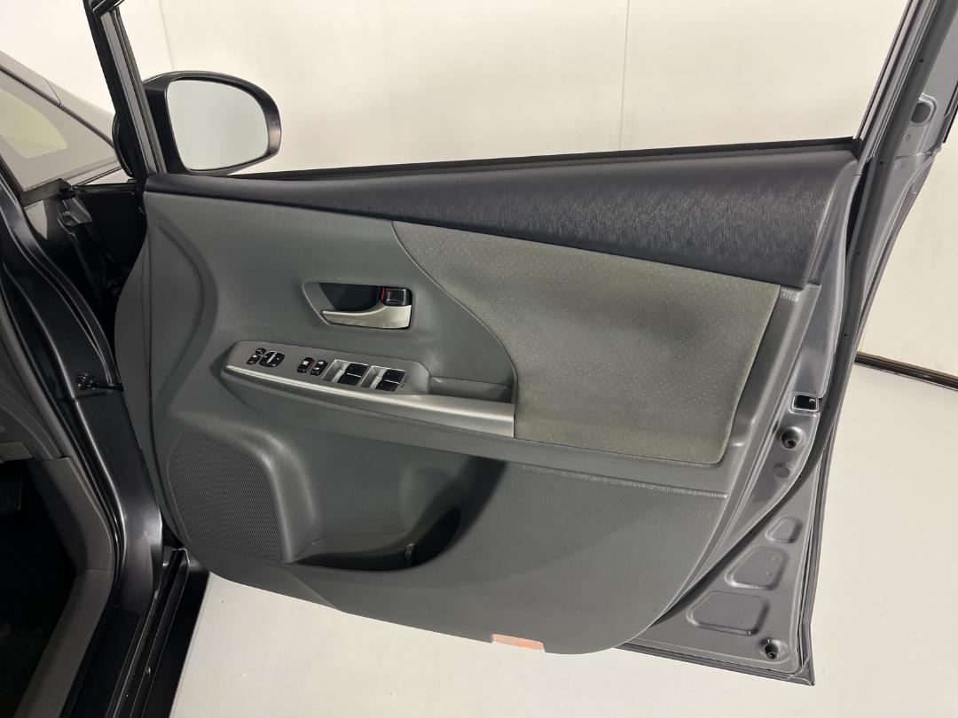 Photo '15' of Toyota Prius