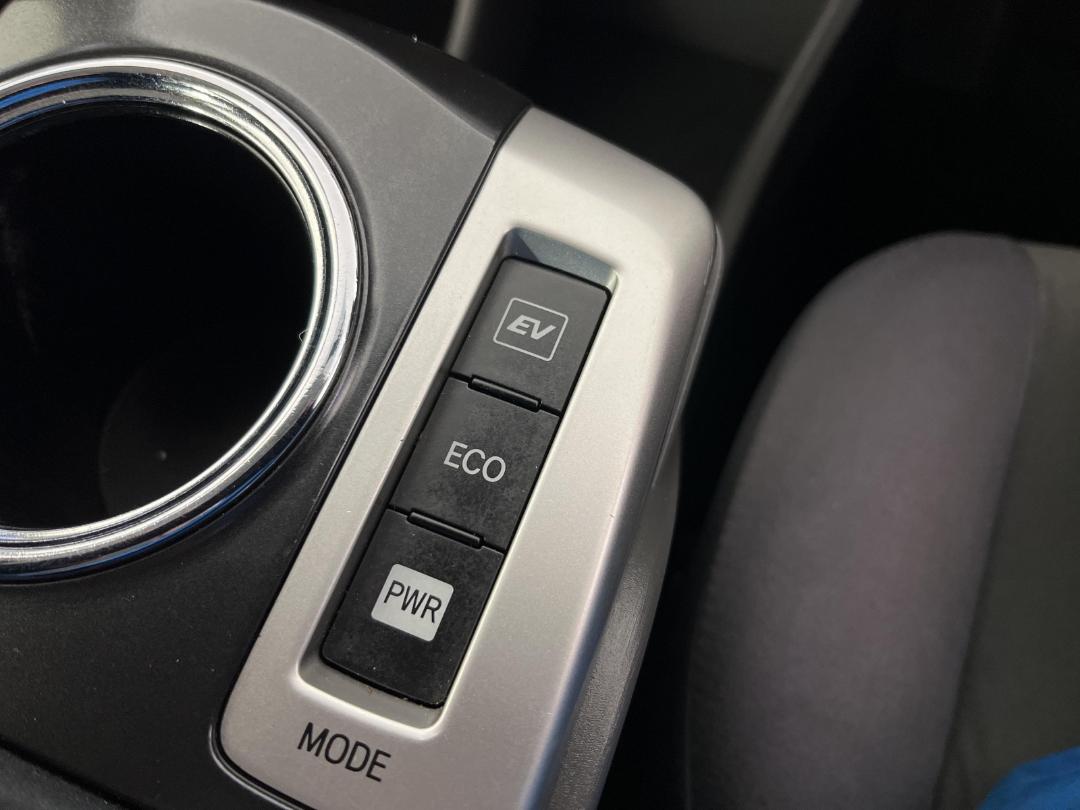 Photo '24' of Toyota Prius