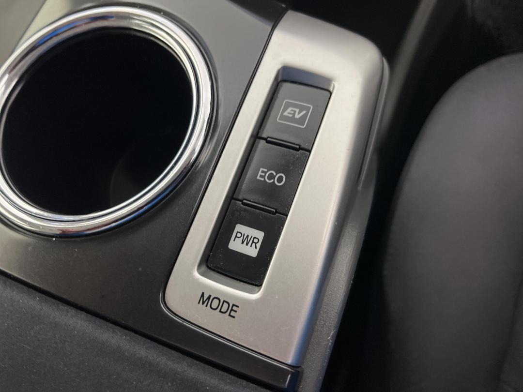 Photo '28' of Toyota Prius