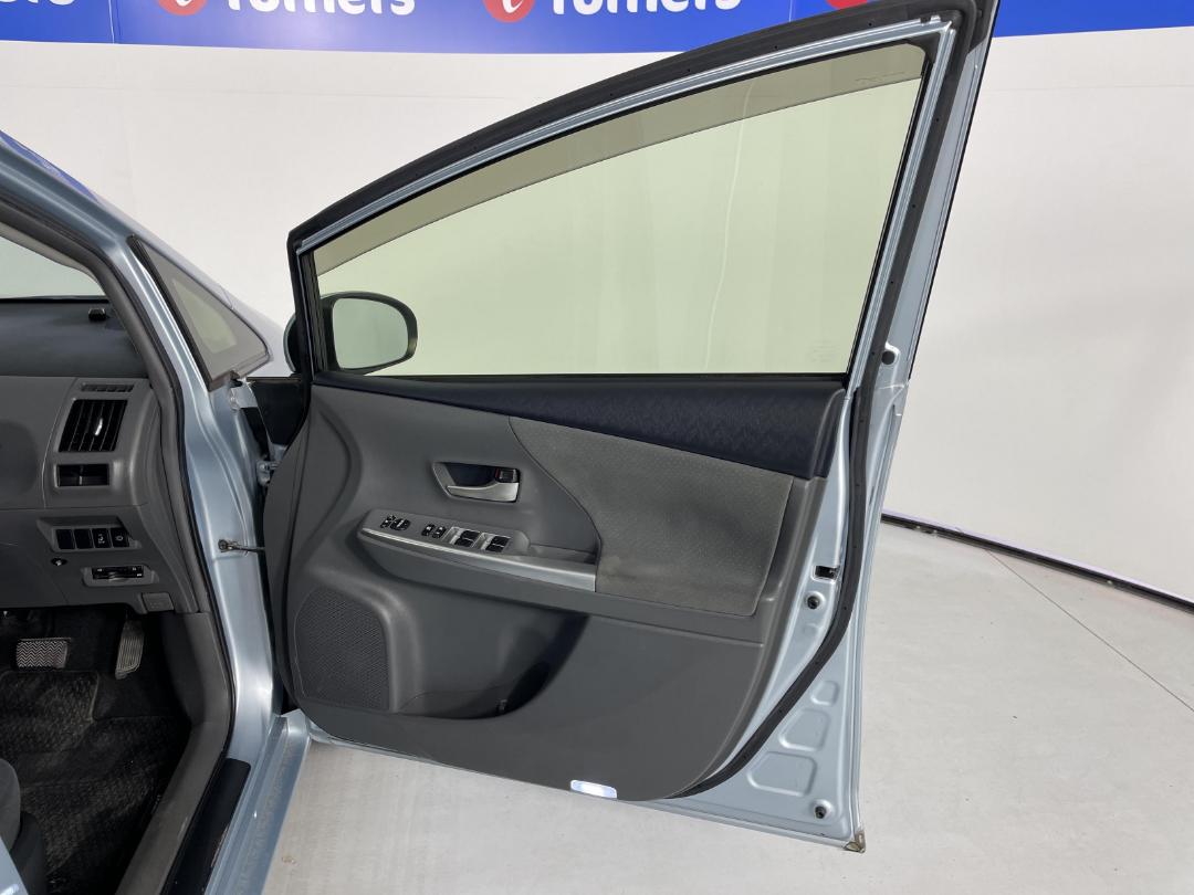 Photo '15' of Toyota Prius