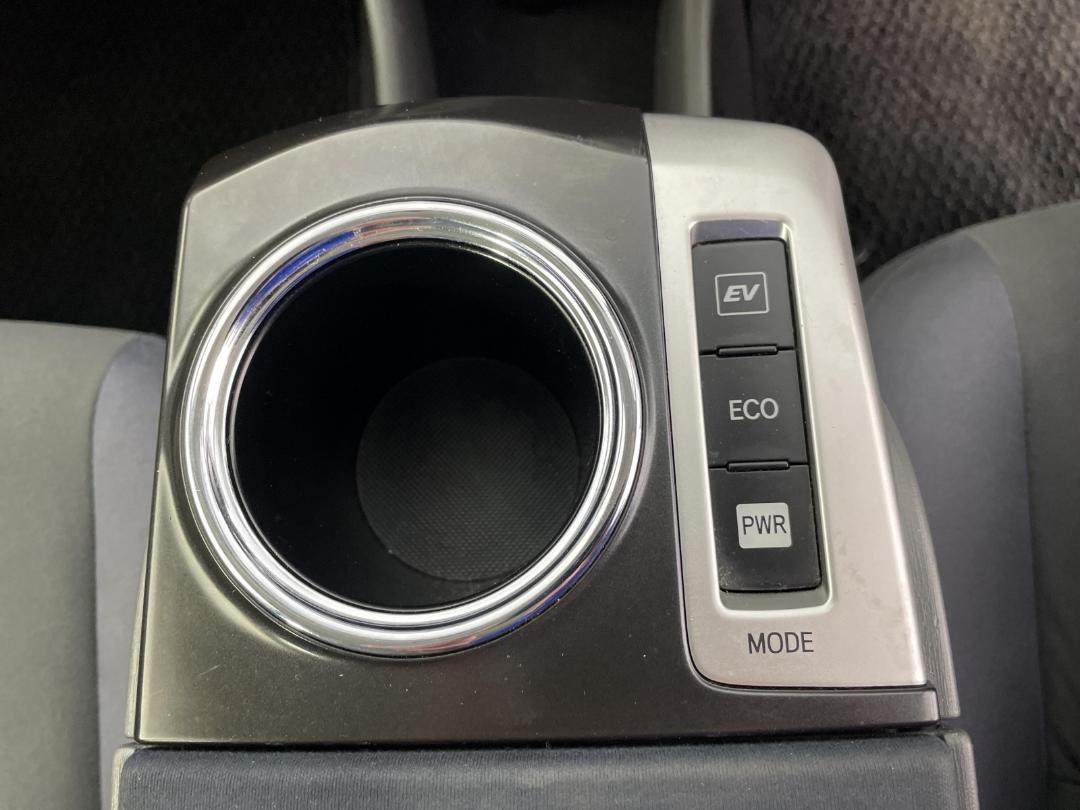 Photo '28' of Toyota Prius