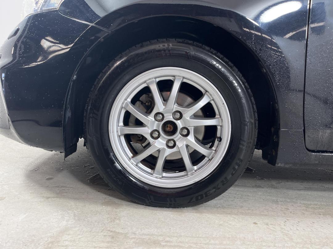 Photo '10' of Toyota Prius