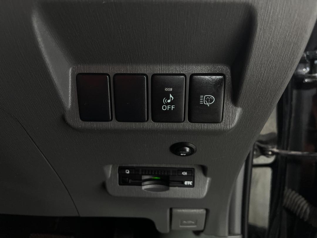 Photo '24' of Toyota Prius