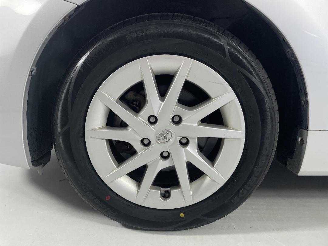 Photo '10' of Toyota Prius