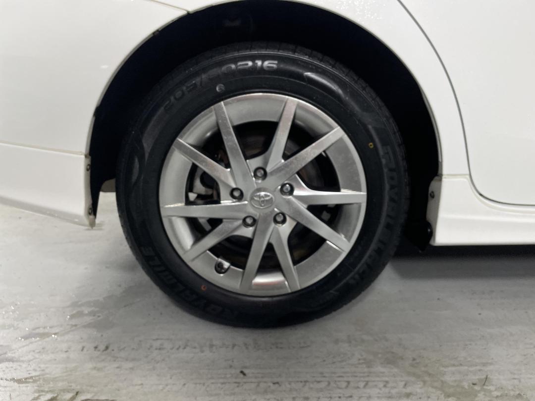 Photo '12' of Toyota Prius Photo '12' of Toyota Prius