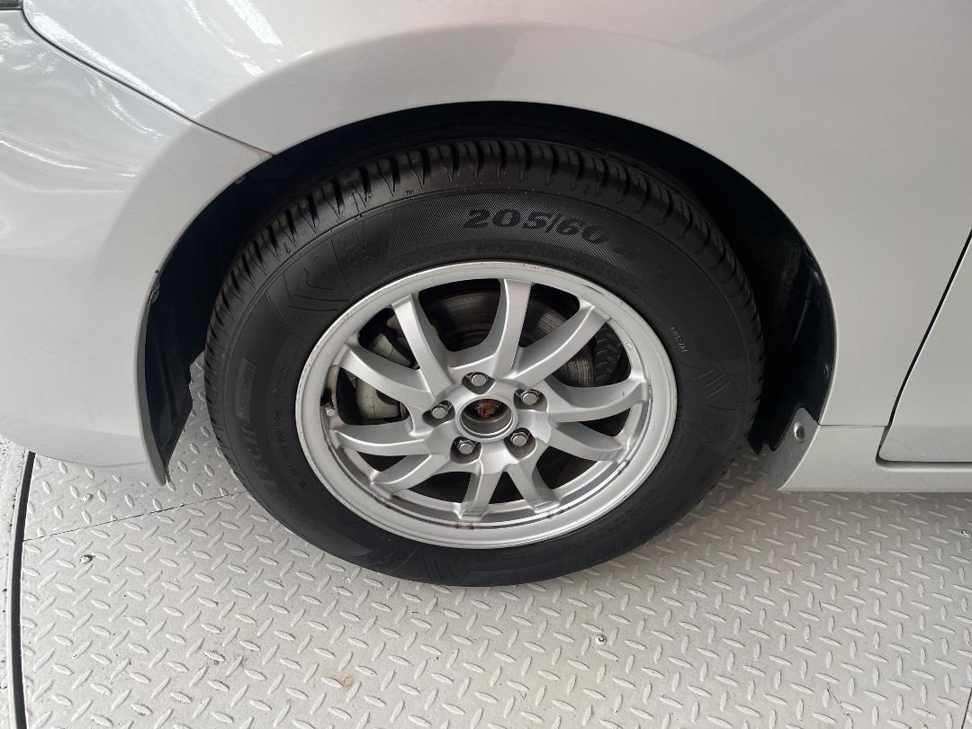 Photo '10' of Toyota Prius