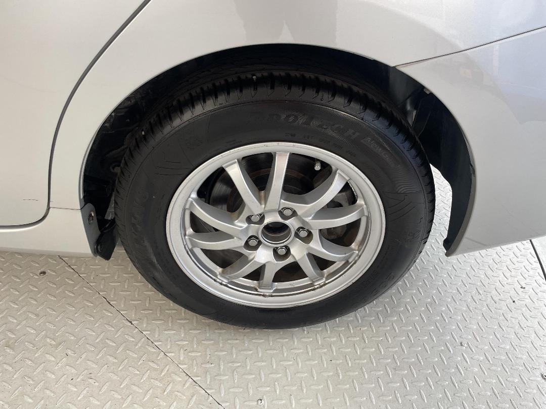 Photo '11' of Toyota Prius