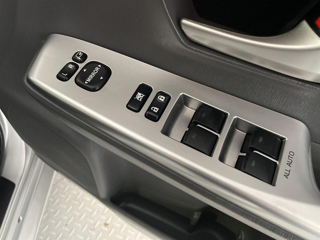 Photo '24' of Toyota Prius