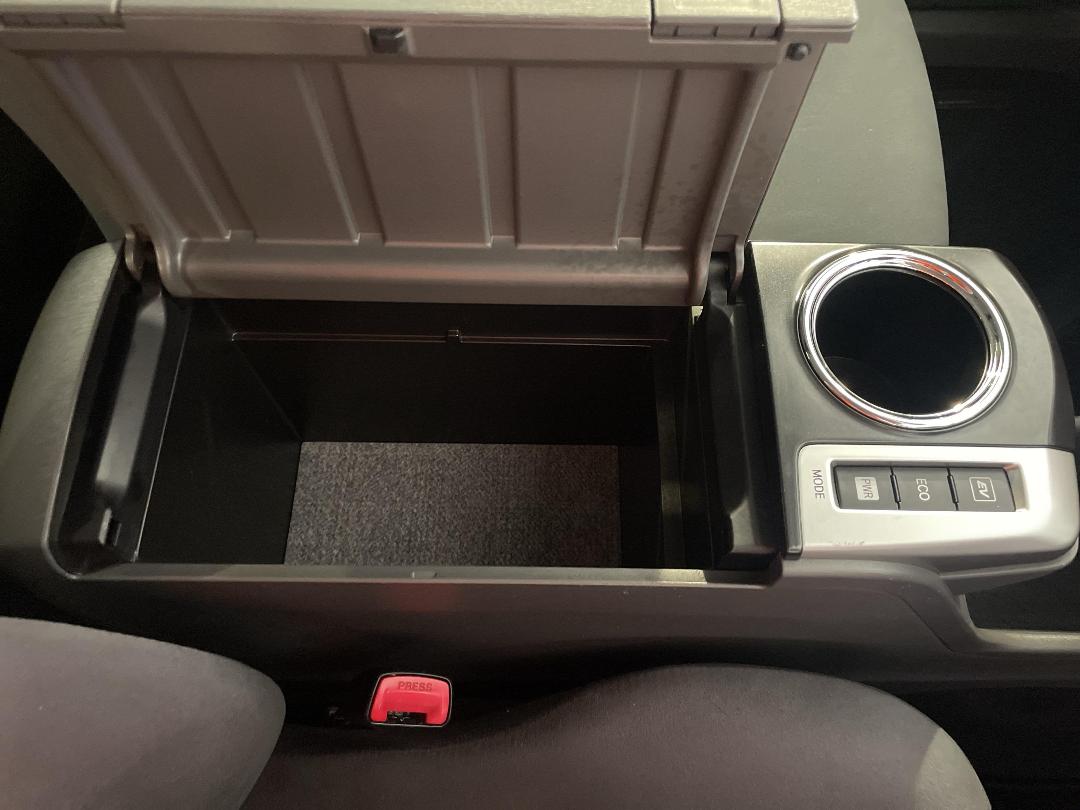 Photo '32' of Toyota Prius