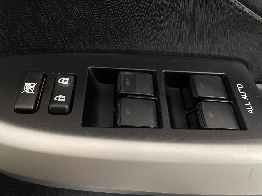 Photo '24' of Toyota Prius