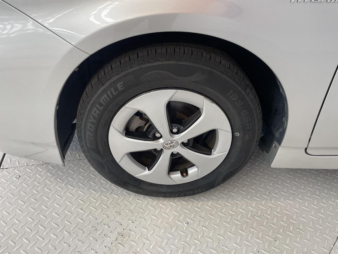 Photo '10' of Toyota Prius