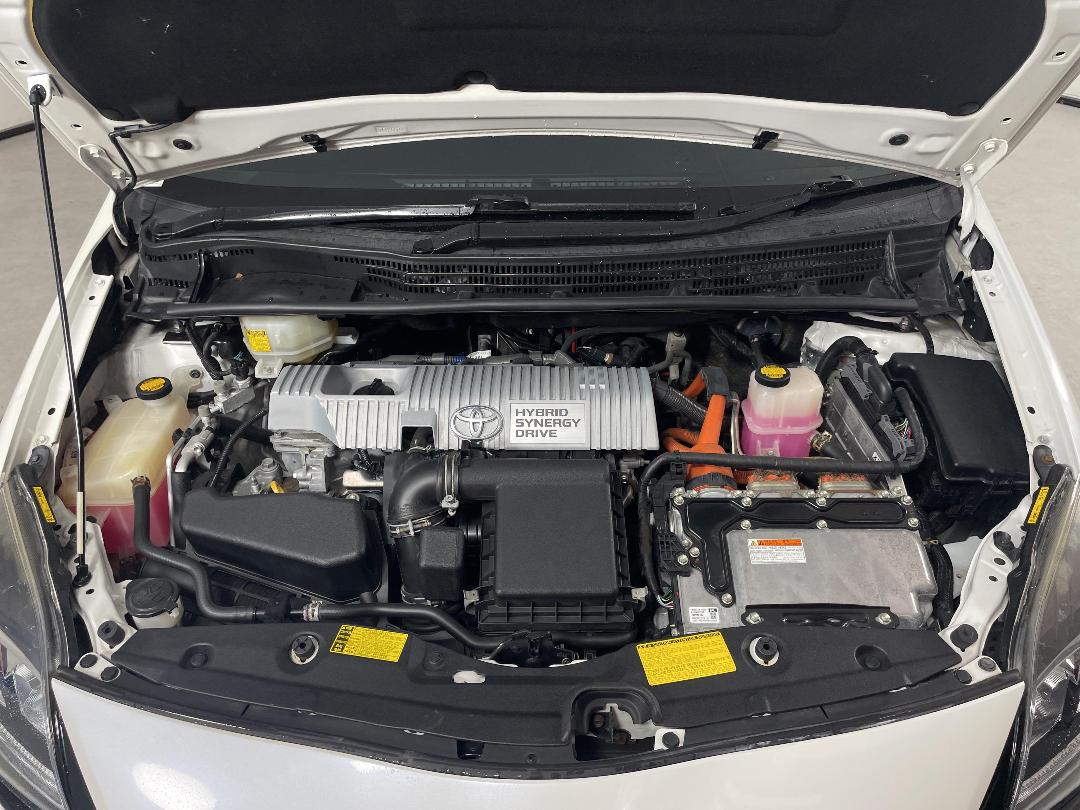 Photo '13' of Toyota Prius