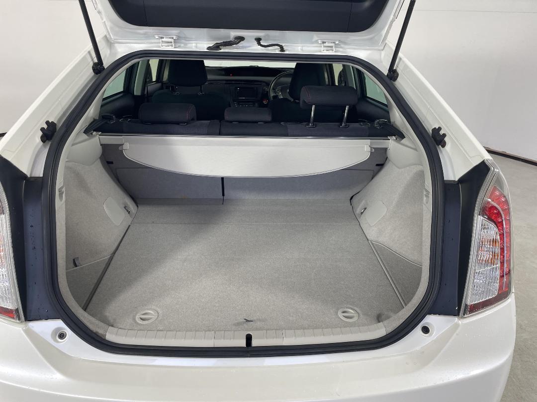 Photo '14' of Toyota Prius