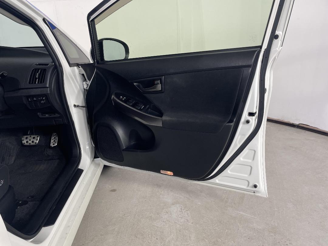 Photo '15' of Toyota Prius