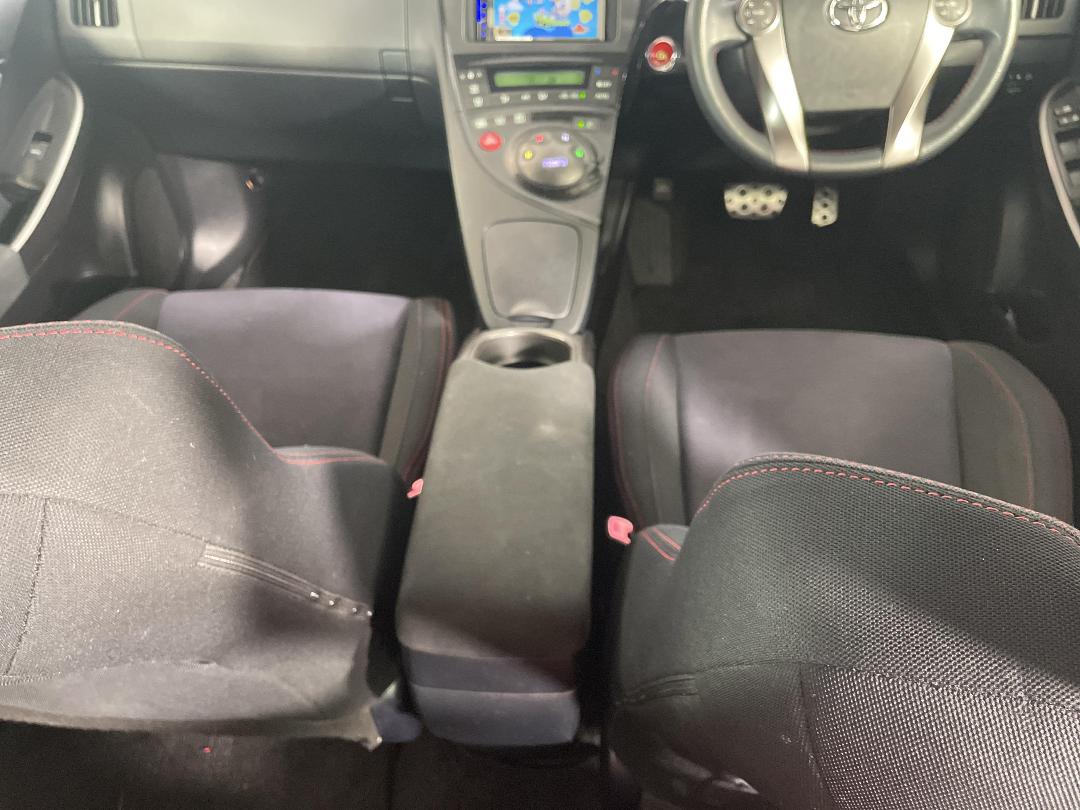 Photo '18' of Toyota Prius