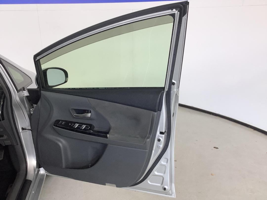 Photo '15' of Toyota Prius Photo '15' of Toyota Prius