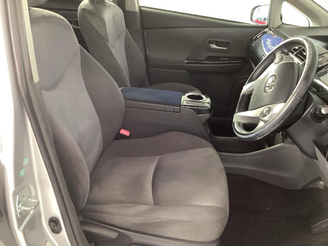 Photo '16' of Toyota Prius Photo '16' of Toyota Prius