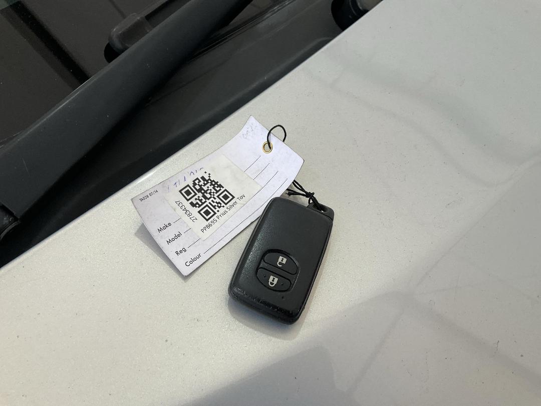 Photo '14' of Toyota Prius