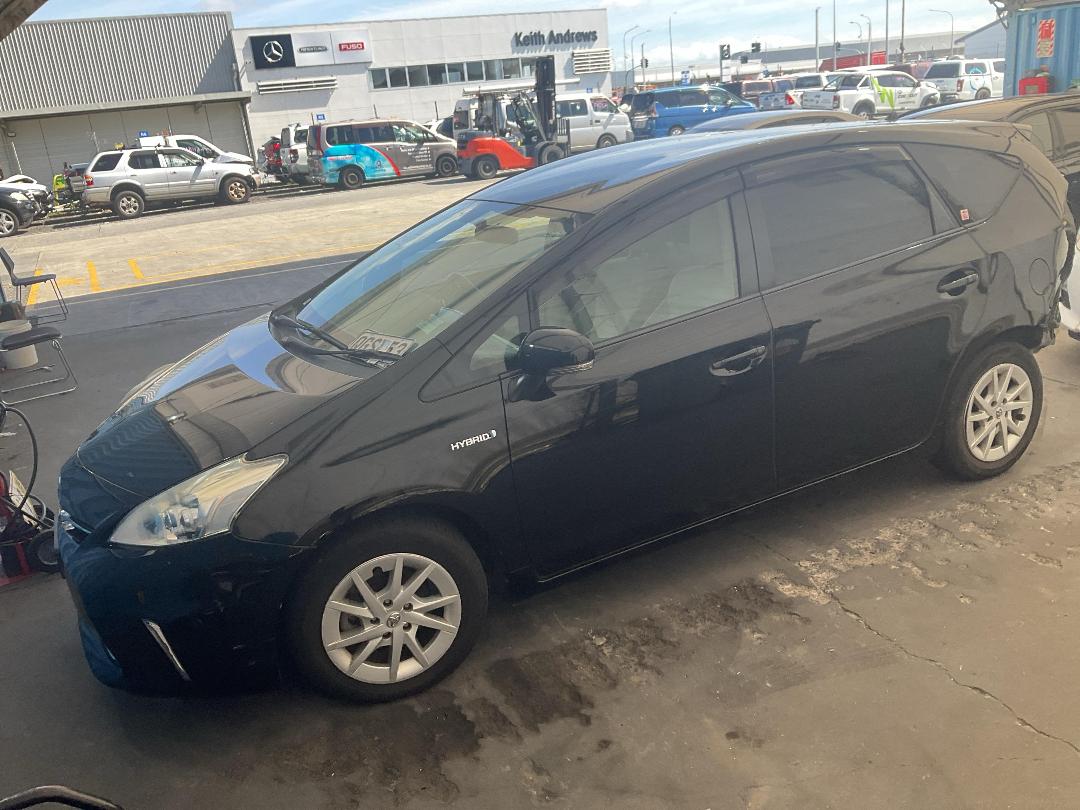 Photo '5' of Toyota Prius Alpha Photo '5' of Toyota Prius Alpha