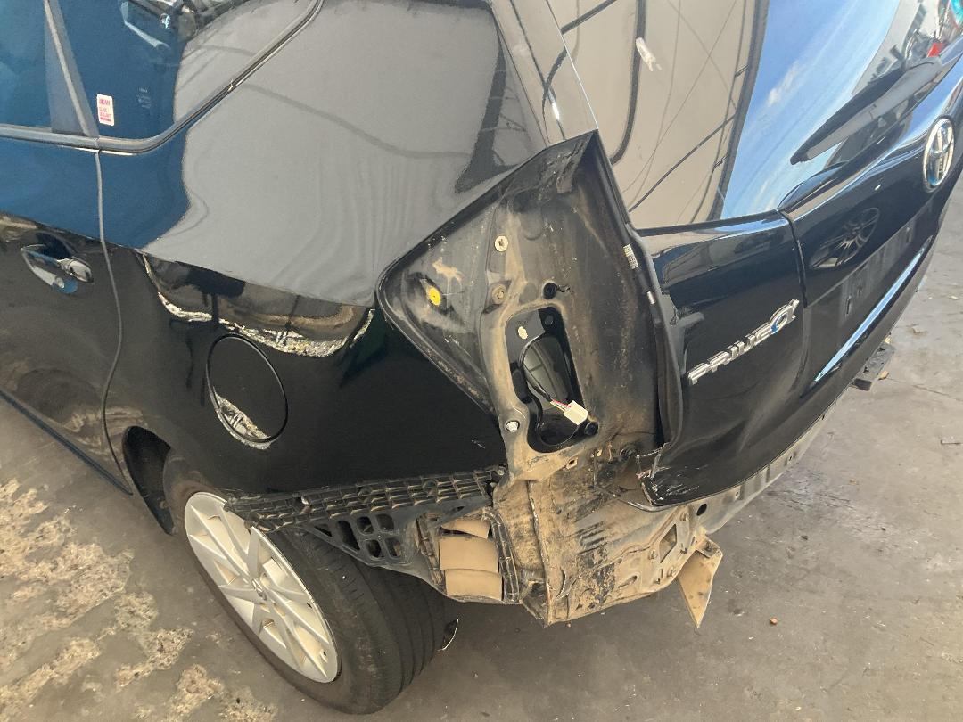 Photo '11' of Toyota Prius Alpha Photo '11' of Toyota Prius Alpha