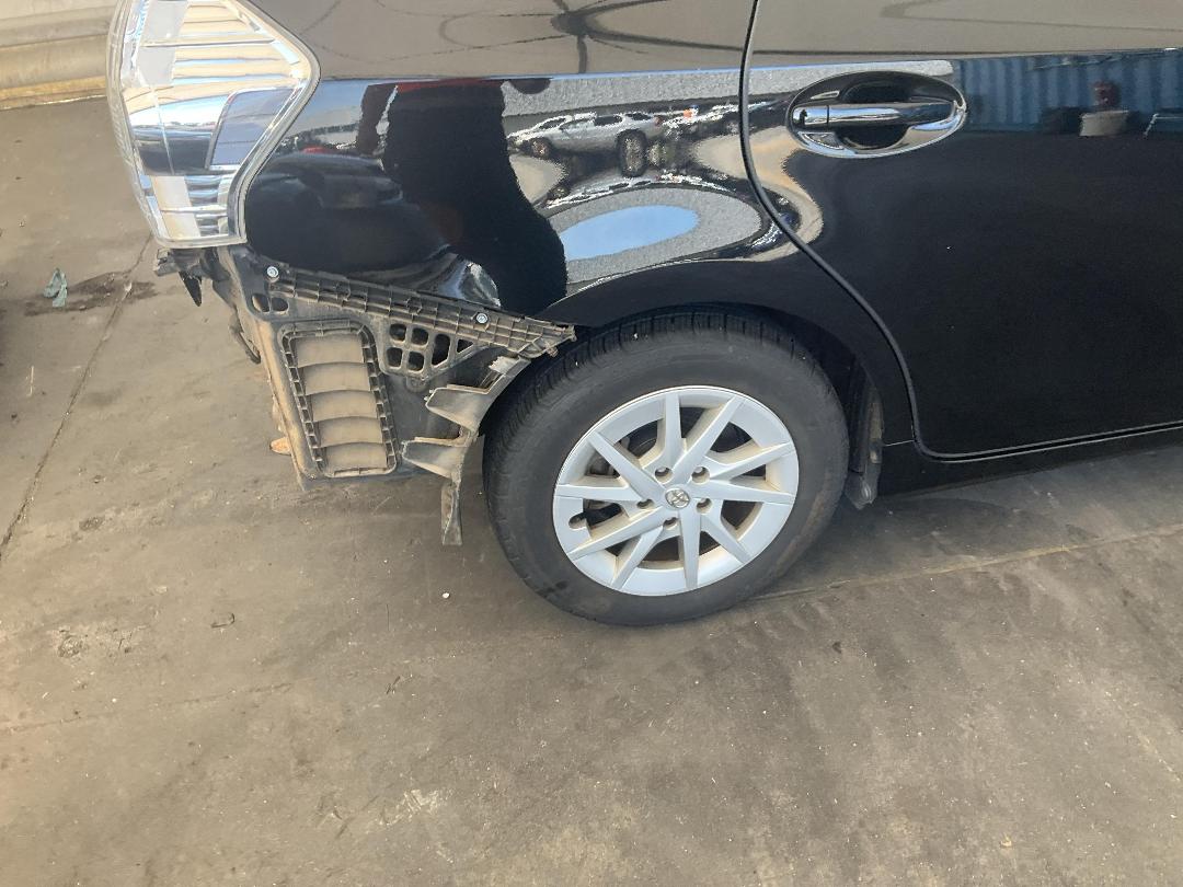 Photo '14' of Toyota Prius Alpha Photo '14' of Toyota Prius Alpha