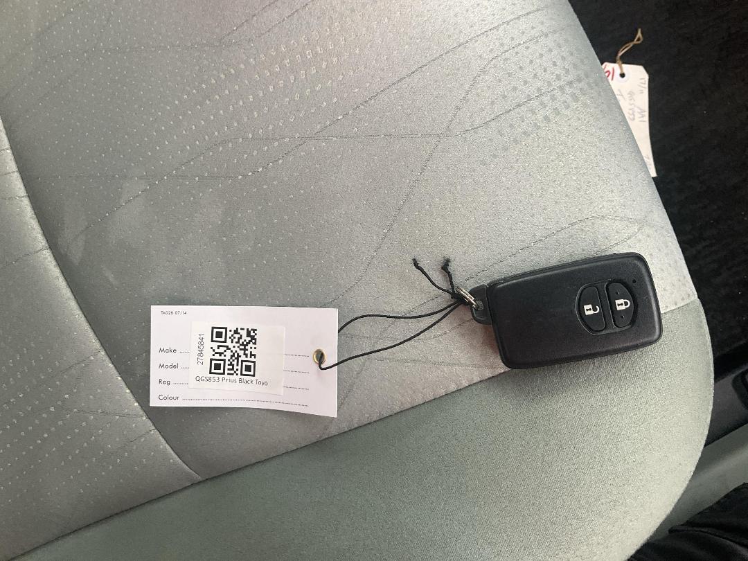 Photo '19' of Toyota Prius Alpha Photo '19' of Toyota Prius Alpha