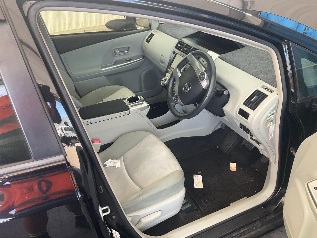 Photo '20' of Toyota Prius Alpha Photo '20' of Toyota Prius Alpha