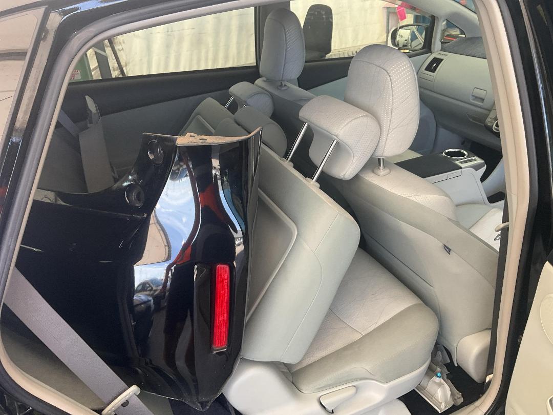 Photo '21' of Toyota Prius Alpha Photo '21' of Toyota Prius Alpha