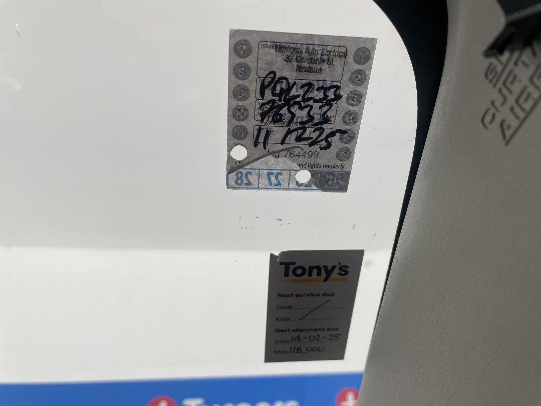 Photo '34' of Toyota Prius Photo '34' of Toyota Prius