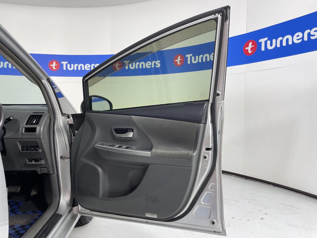 Photo '15' of Toyota Prius