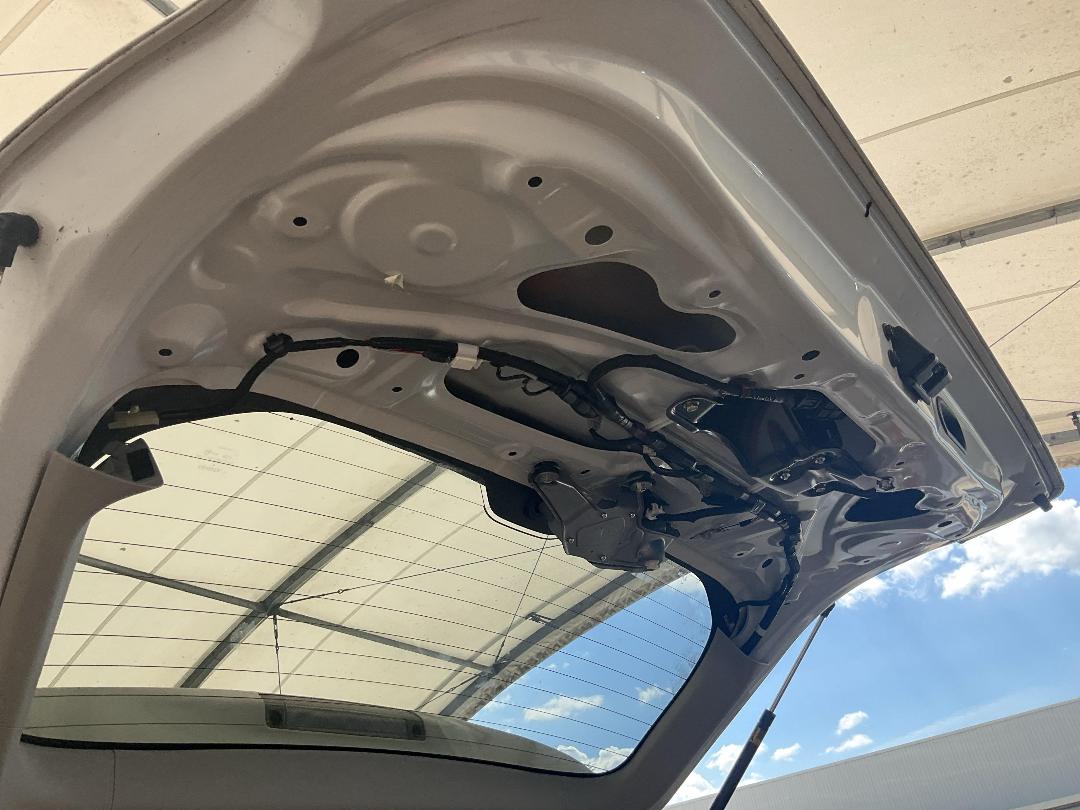 Photo '10' of Toyota Prius