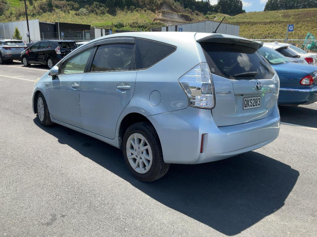 Photo '5' of Toyota Prius Alpha Photo '5' of Toyota Prius Alpha